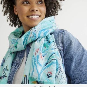 Vera Bradley soft fringe scarf in paisley wave EUC
